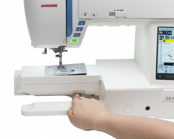 Janome Skyline S9